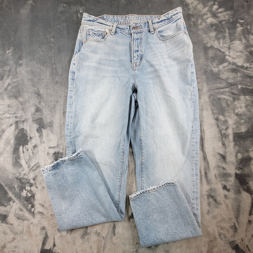 American Eagle Light Wash High Rise Mom Jeans Women Sz 8 Regular Distressed Hem